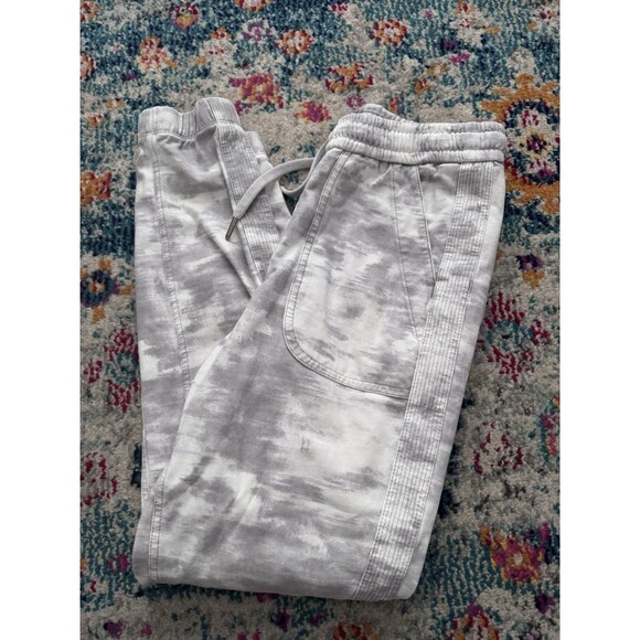 Athleta Farallon Jogger Pants Gray Camo Print Pockets Drawstring Size 2 - Picture 3 of 8